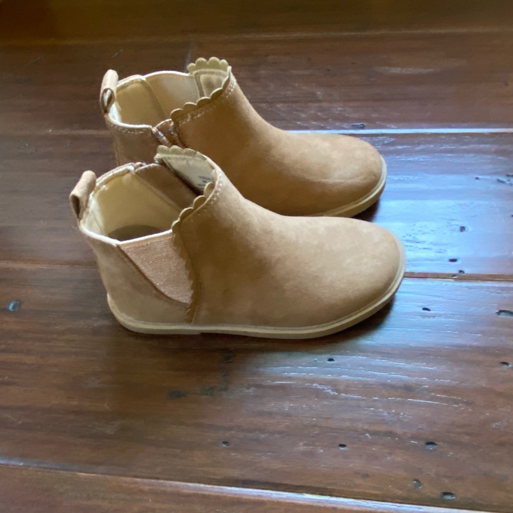 Tucker and Tate booties size 9 EUC